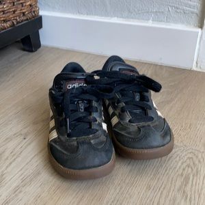 Unisex Adidas Kids Samba soccer shoes